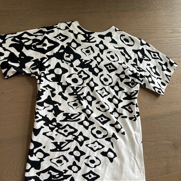 Louis Vuitton womens t shirt - Picture 2 of 3